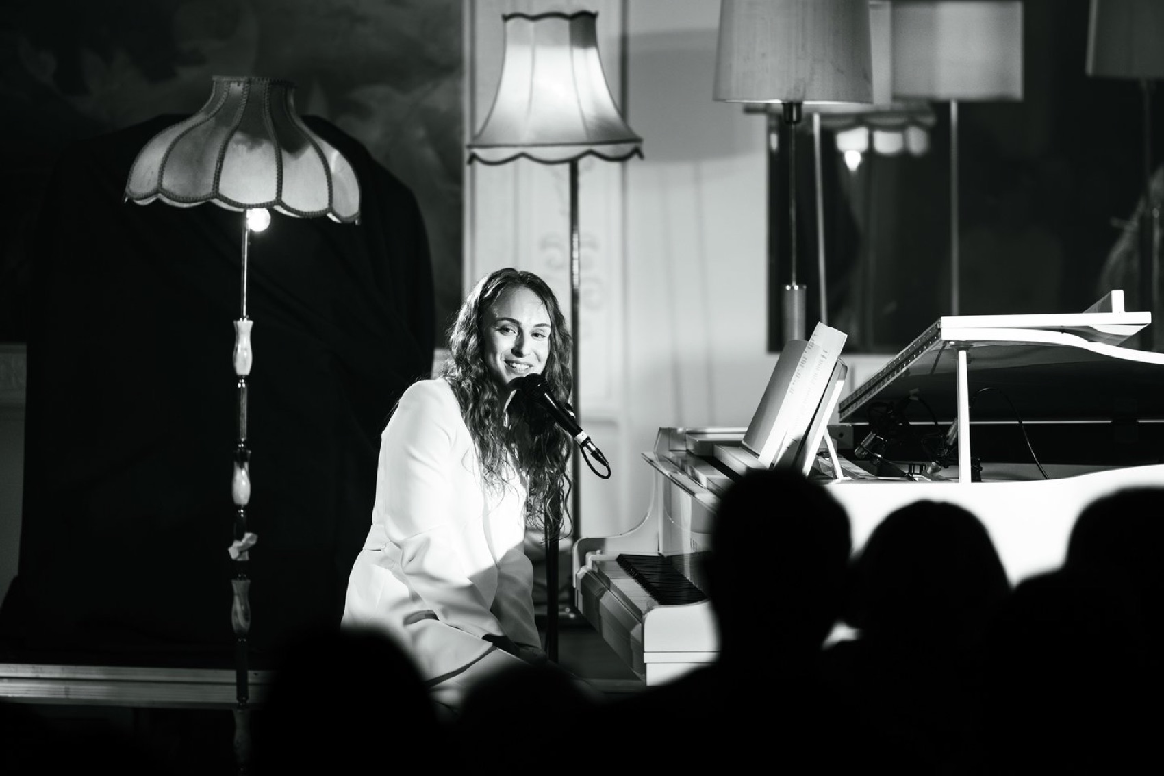 Justė Kazakevičiūtė performing